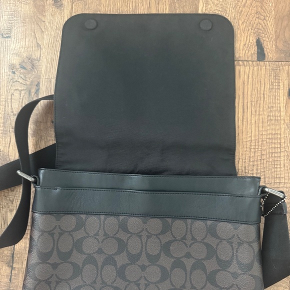 Coach Charles Messenger Bag F28575 Signature Canvas - Picture 10 of 16